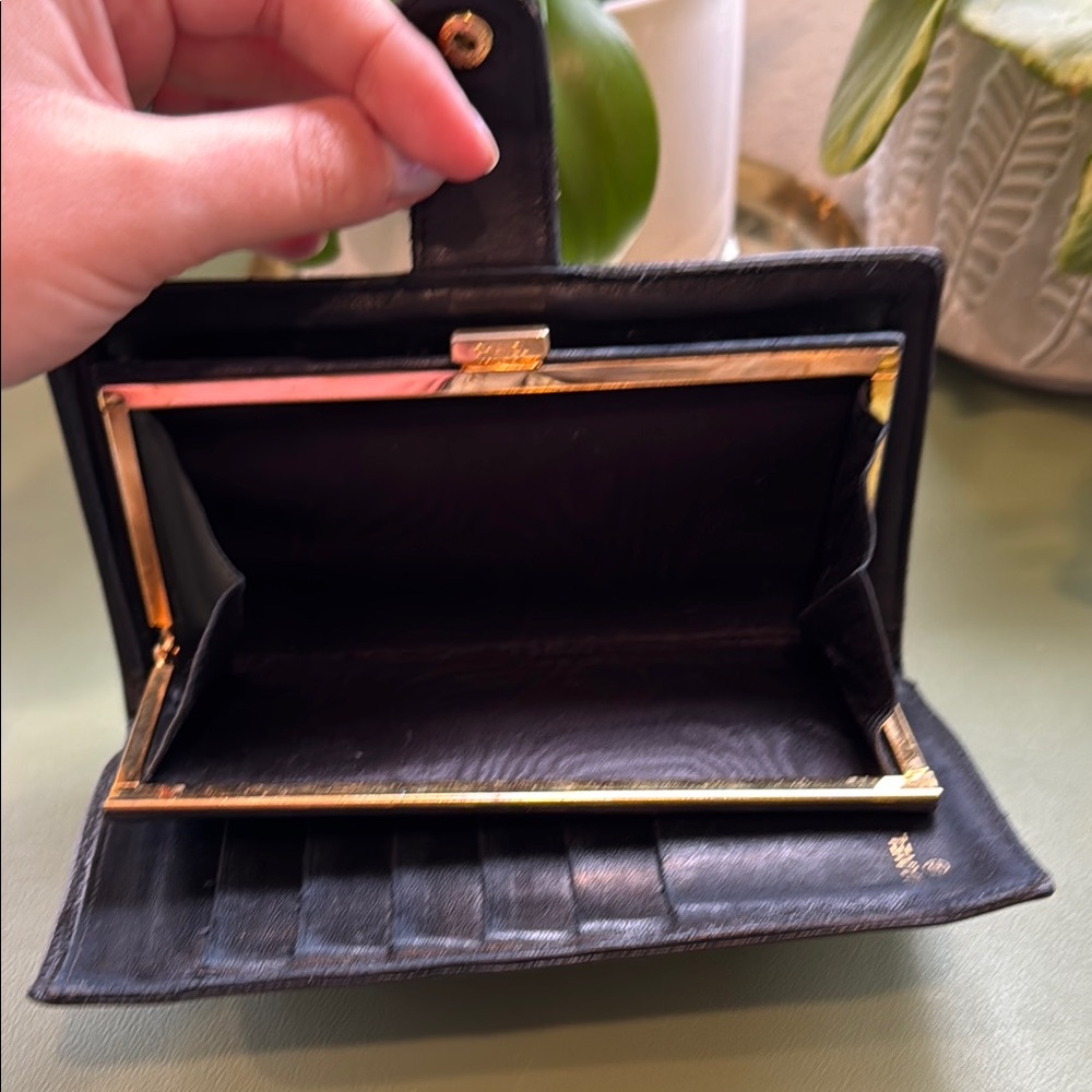 Chanel Black Card Holder Luxurious Accessory - Picture 6 of 10